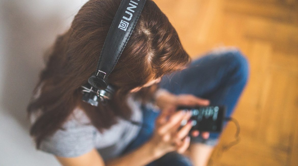BENEFITS OF LISTENING TO MUSIC
